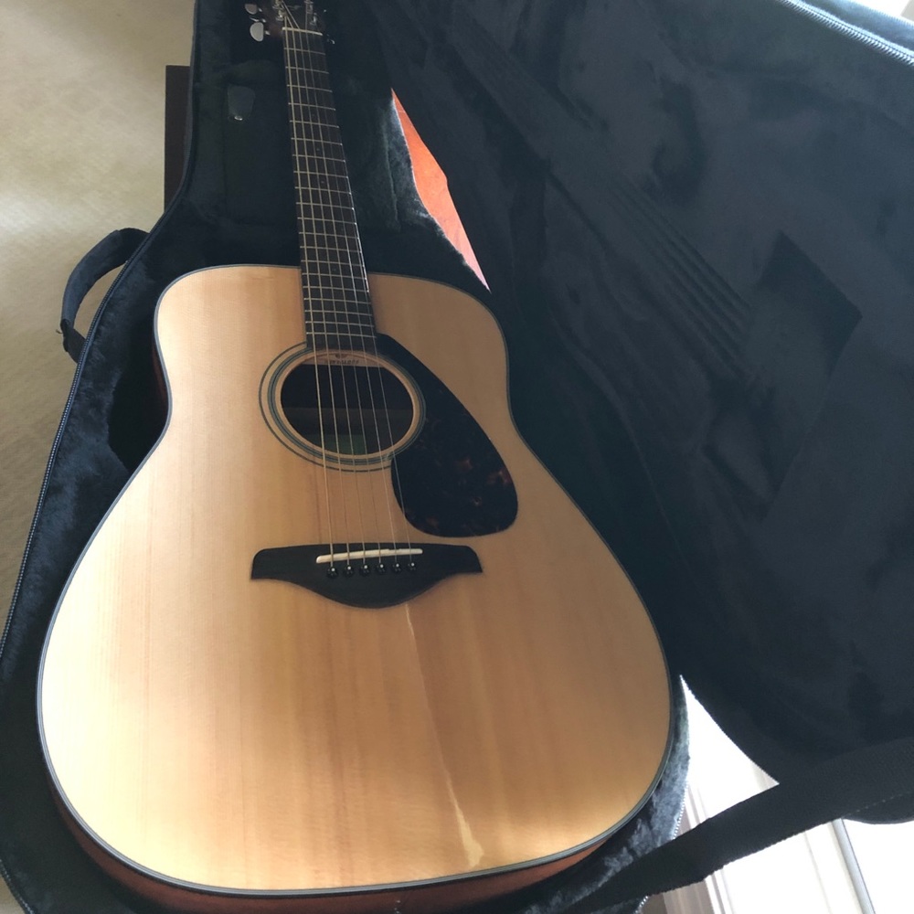 Brand new Yamaha FG800 + case